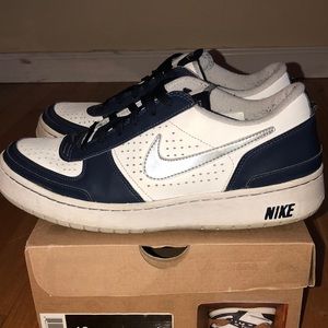 Nike Low Dunks- White/Navy Size 10